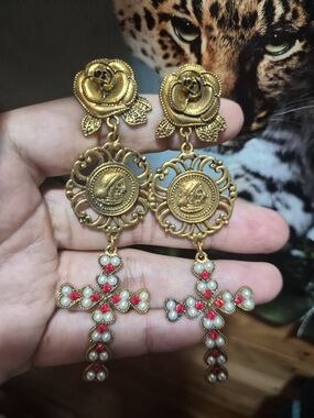 Fashion Gold-Tone Floral Medallion Drop Earrings with White Pearls and